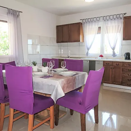 Feriehus Laura By Interhome