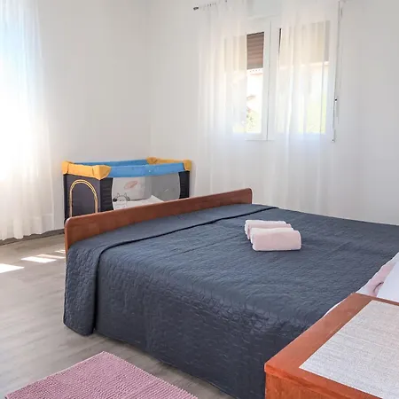 Feriehus Laura By Interhome
